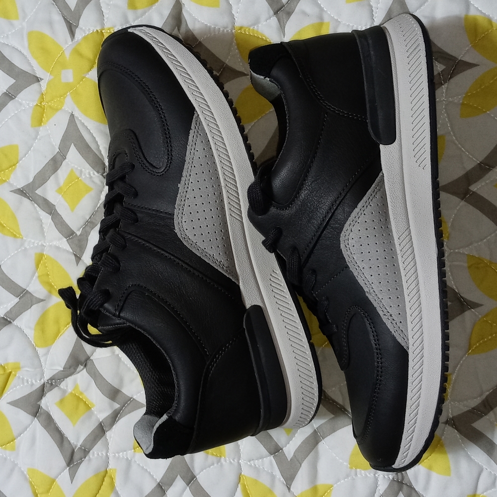 NWOT Everlane Black and Gray Women's Sneakers